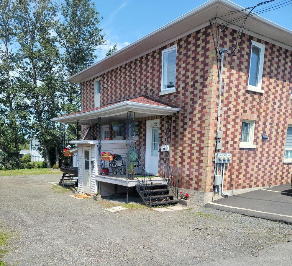 Cozy Quiet Place Next To Hwy Smart Tv+Wifi+Netflix Edmundston Kültér fotó