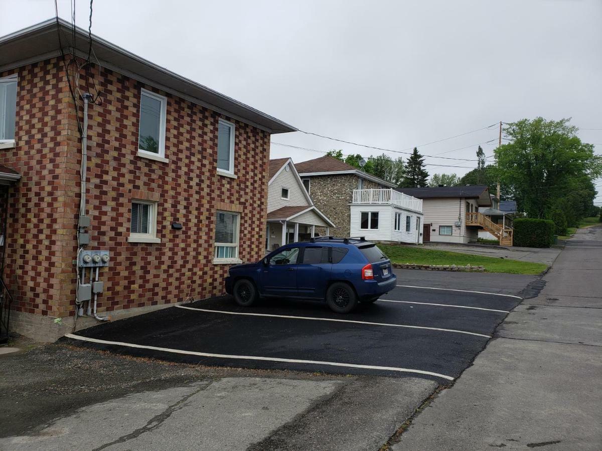 Cozy Quiet Place Next To Hwy Smart Tv+Wifi+Netflix Edmundston Kültér fotó